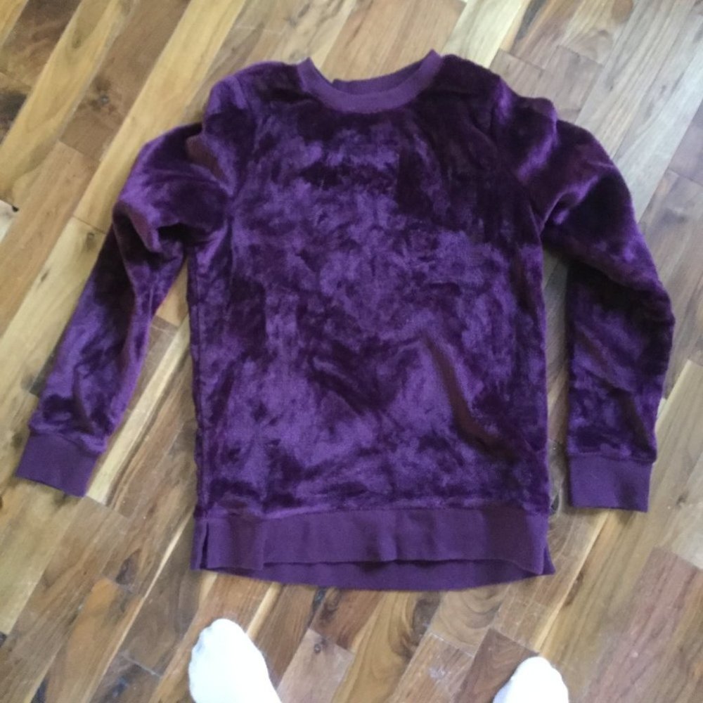 Gaiam purple teddy soft crew neck size small so very soft
